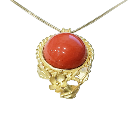 Red coral hot sale pendant gold